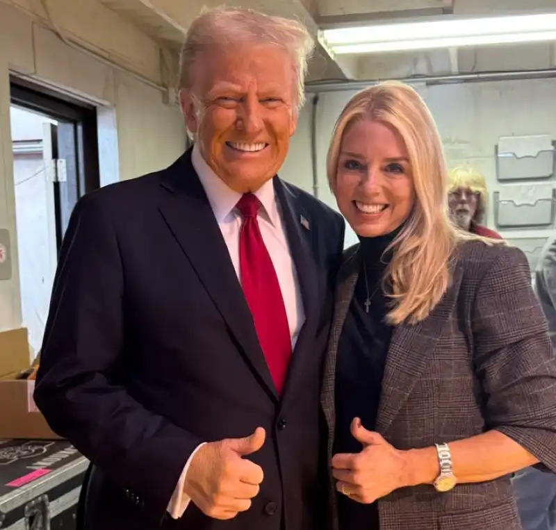 ¿Qué implica la destitución de Pam Bondi como fiscal general de EE.UU.?