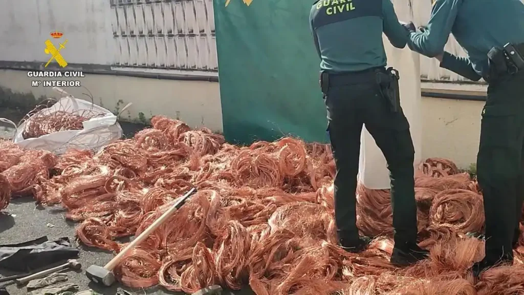 2 toneladas de cobre robadas: desarticulada banda que saqueó 111.266 metros de cableado solar en Sevilla