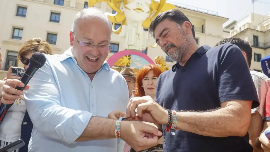 4,4 millones de euros facturados por el novio de Ayuso a Quirón Prevención: radiografía de una relación con 1.000 millones anuales en fondos públicos