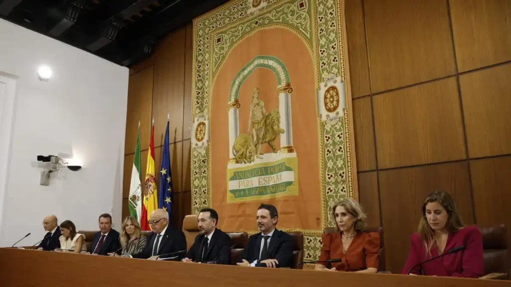 53 diputados del PP lideran el Parlamento andaluz en 2026 tras perder la mayoría absoluta