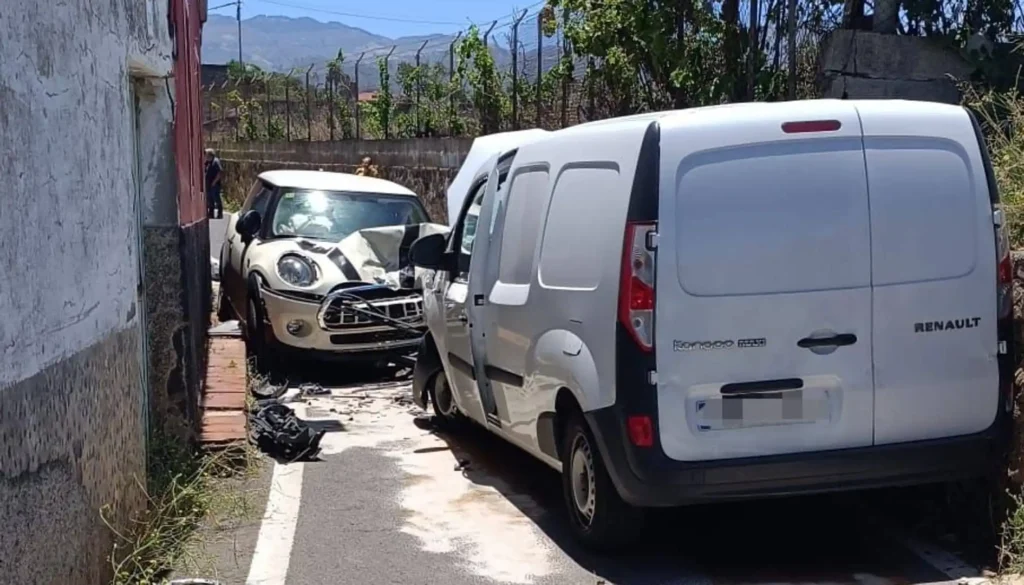Accidente AP-7 Maçanet de la Selva: tres heridos en choque entre turismo y autocar