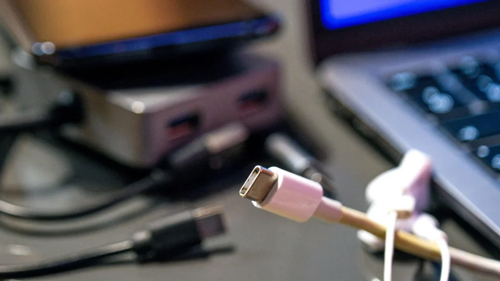 Cargador USB-C obligatorio para portátiles en España desde el 28 de abril de 2026