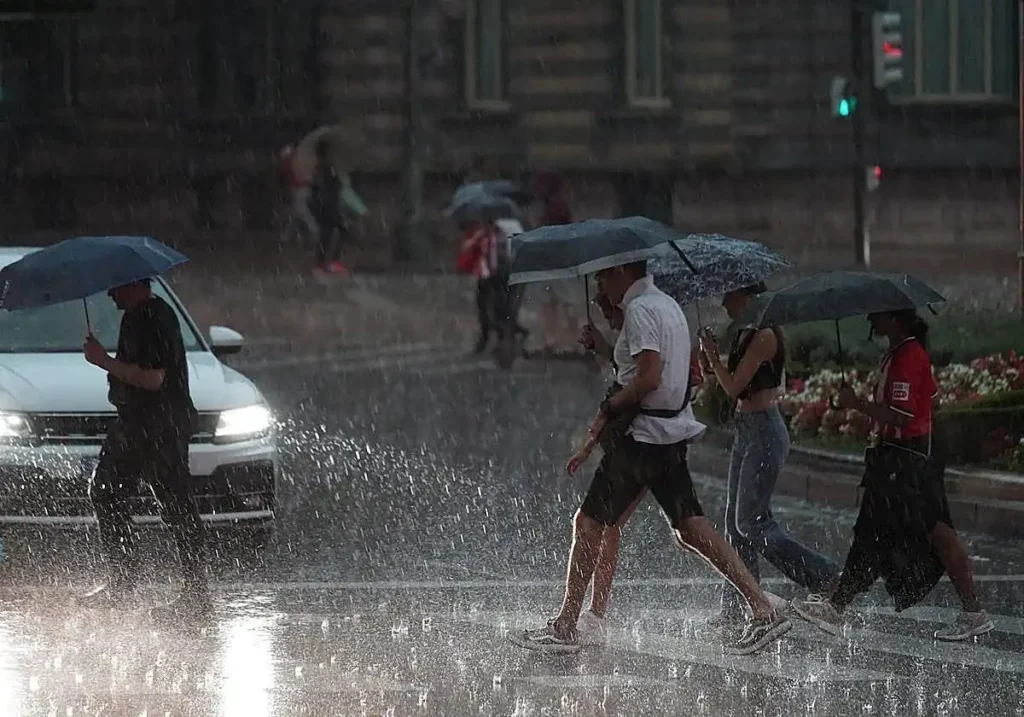 Condiciones Climáticas Adversas en Andalucía: Lluvias y Tormentas a la Vista