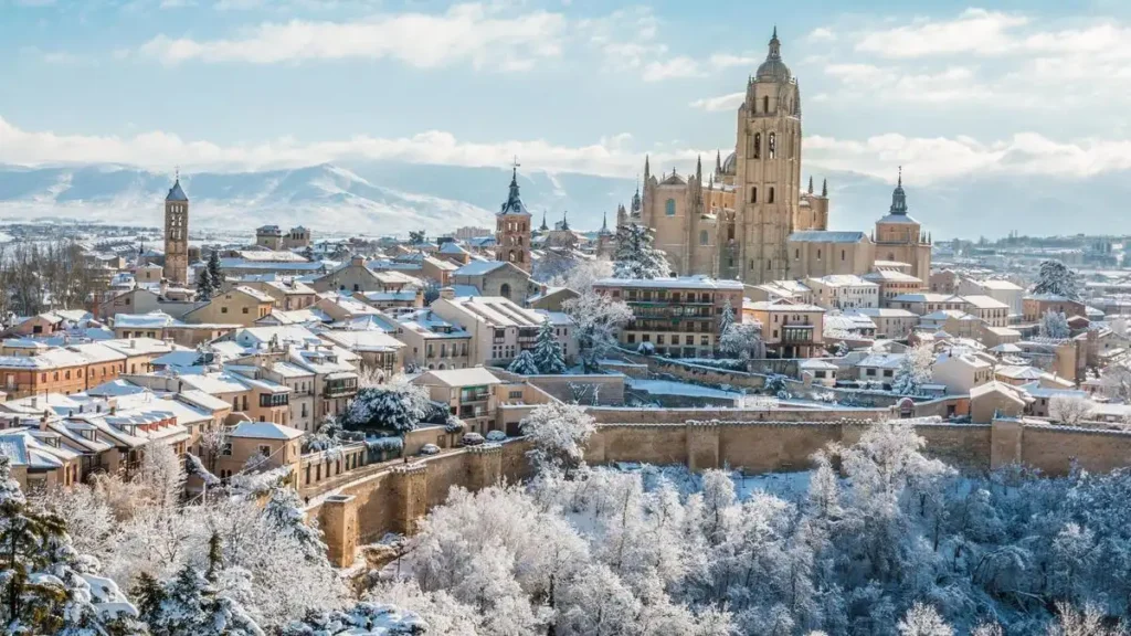 Destinos Navideños en España: Pueblos que Encantan en Invierno