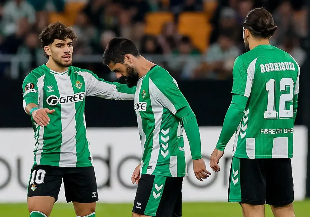 El Impacto de las Lesiones en el Betis: La Baja de Amrabat y su Repercusión en el Derbi Sevillano