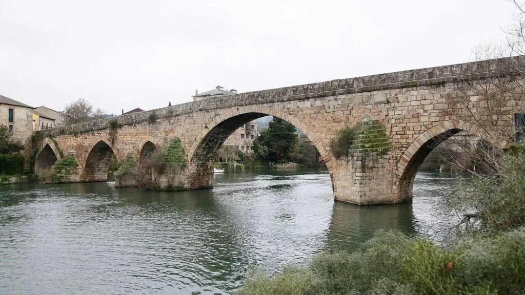 El Puente de A Cigarrosa: Un Tesoro Histórico en Ourense