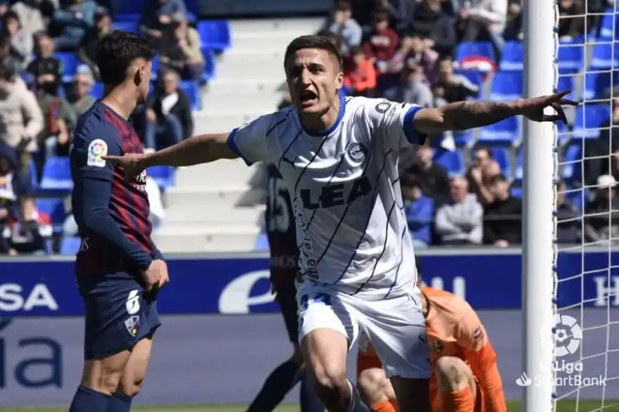 Gol de Tenaglia y empate de Navarro: análisis táctico del clásico vasco en Mendizorroza