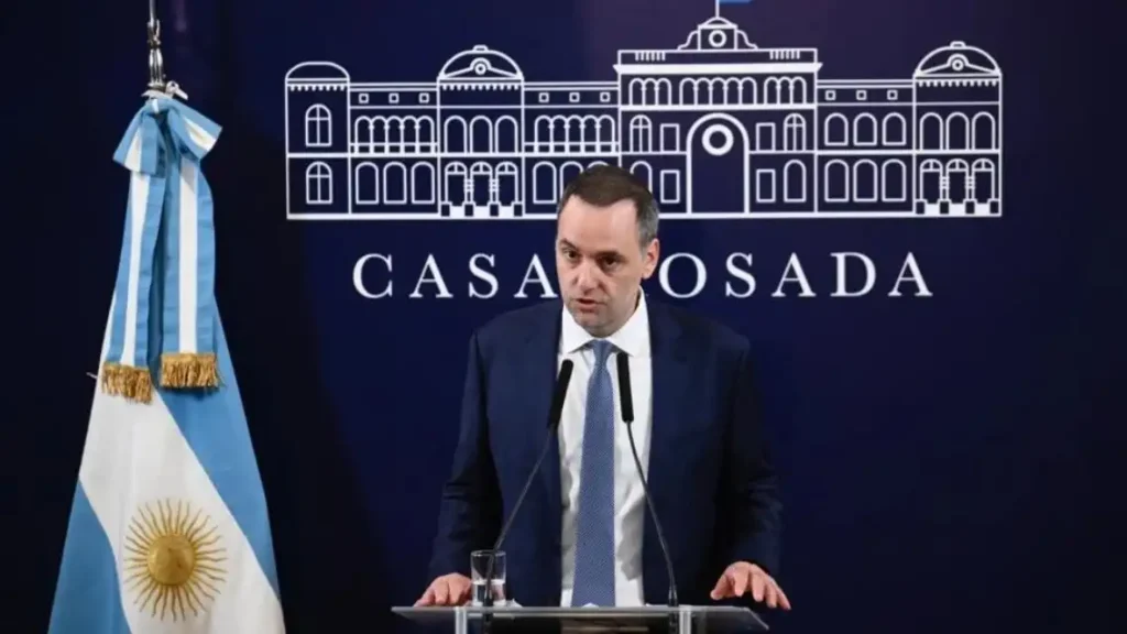 Investigación a Manuel Adorni: ¿Qué implica el caso de enriquecimiento ilícito en Argentina?