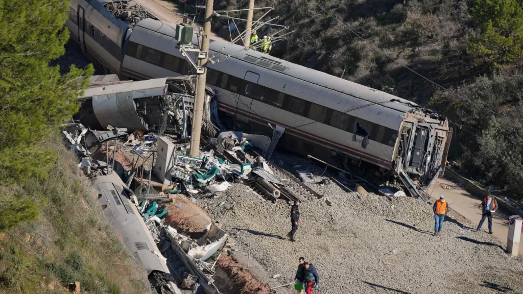 Investigación y Reacciones Tras el Accidente Ferroviario en Adamuz