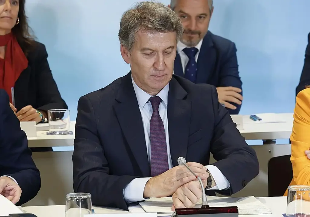 La Dimisión de Mazón: Un Análisis de la Conversación Clave con Feijóo