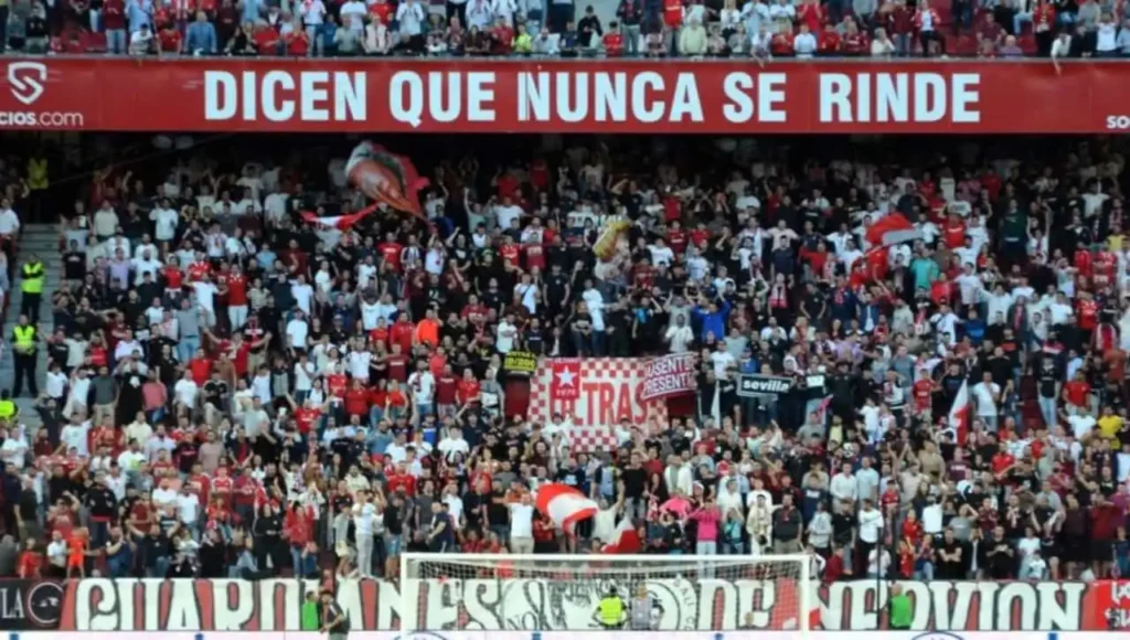La Lucha por la Identidad del Sevilla FC: Los Biris Norte y la ‘Tercera Vía’