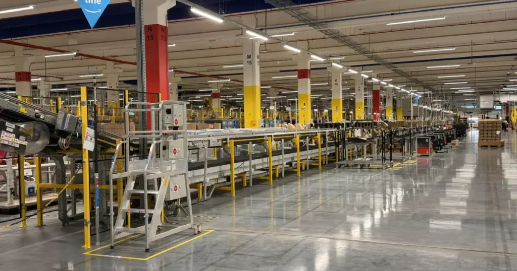 La Revolución Logística de Amazon: Un Vistazo al Centro Robotizado MAD7