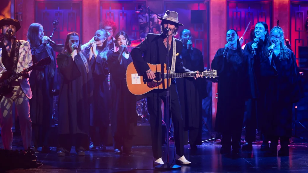 Leiva y su Impactante Mensaje en ‘La Revuelta’: Música y Política se Encuentran