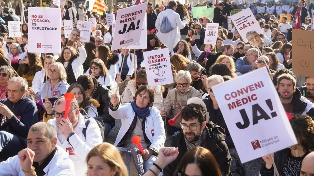 Médicos Andaluces Anuncian Nuevas Huelgas para Mejorar sus Condiciones Laborales