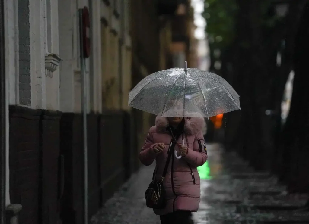 Previsión Meteorológica para Sevilla: Lluvias y Tormentas Este Viernes