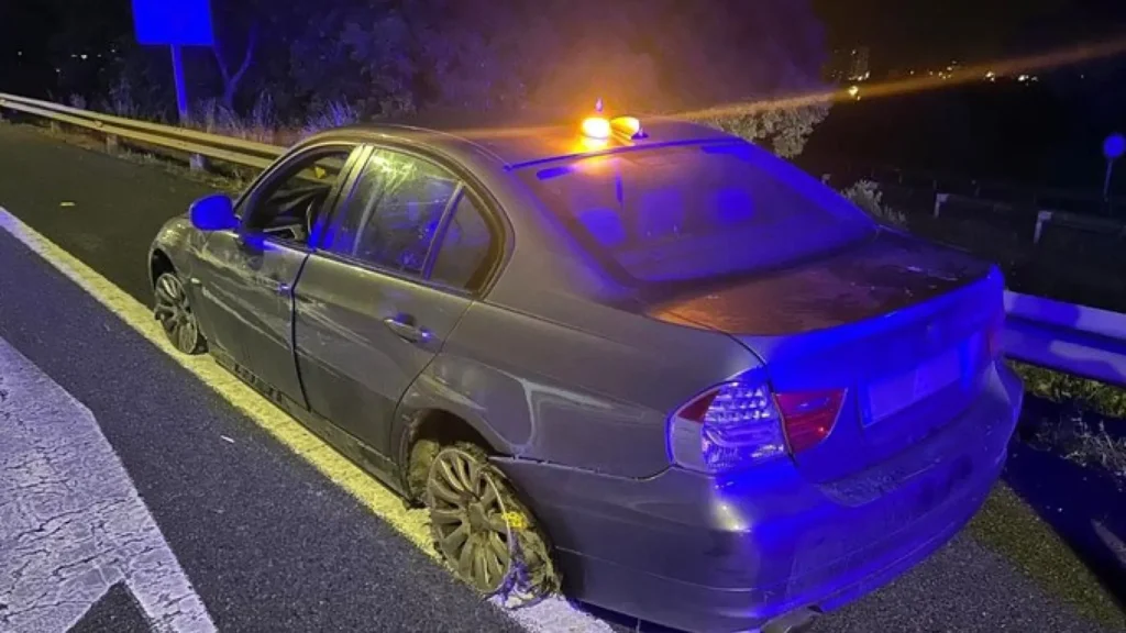 Conductor ebrio circuló 8 kilómetros con llantas metálicas: 1,03 mg/l de alcohol y 20 barreras dañadas