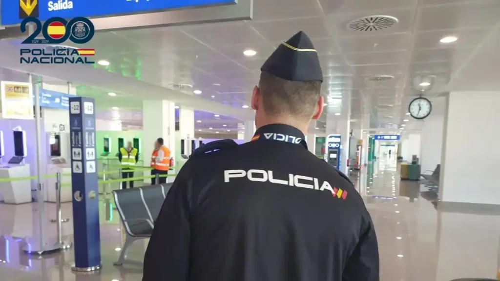 Detención en aeropuerto de Menorca: 1 caso de sustracción internacional de menor en 2026 tras agresión en alojamiento turístico