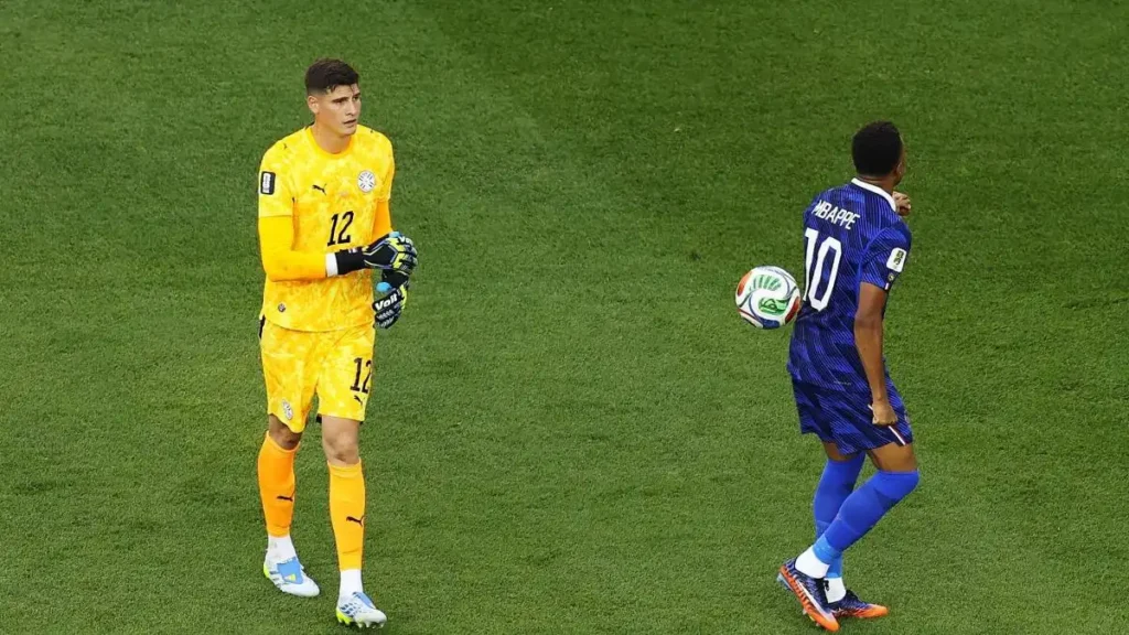 Francia avanza a cuartos del Mundial 2026 con **1 gol**, **3 tarjetas amarillas** y un discurso de Mbappé que rompe récords de impacto mediático