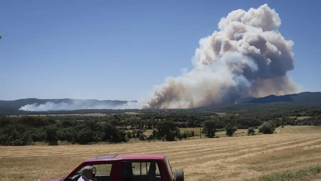 Incendio de Les Gavarres calcina **1.280 hectáreas** en 48 horas: 56 dotaciones y 11 medios aéreos desplegados
