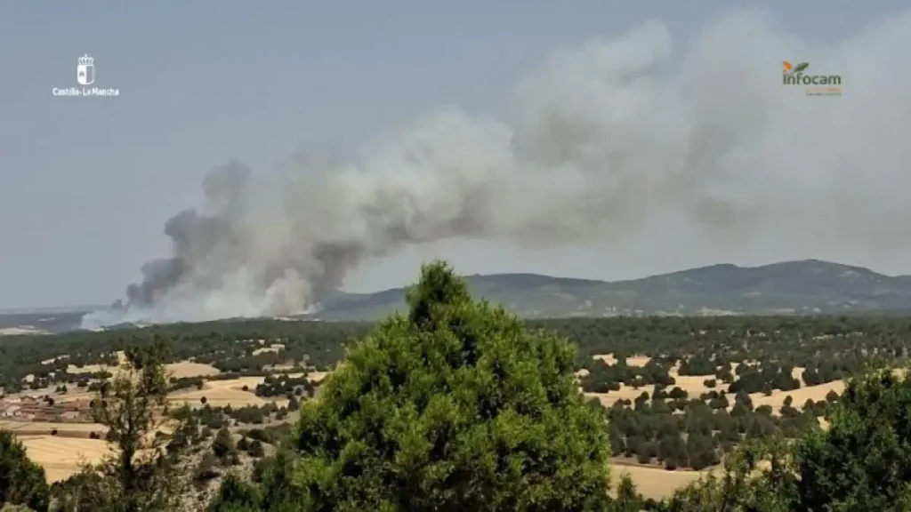 Incendio Guadalajara 2026: 1.700 hectáreas arrasadas y 7 municipios evacuados en Sierra Norte