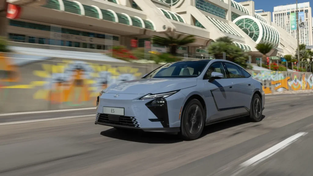 Lexus ES octava generación: diseño, electrificación y lujo redefinido