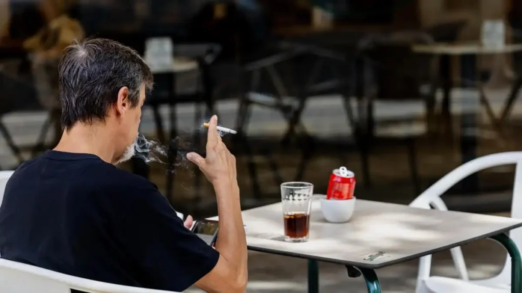 Ley del tabaco 2026: 2 millones de trabajadores en riesgo por la prohibición en terrazas