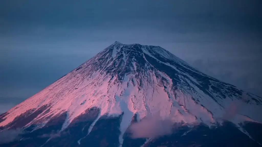 Monte Fuji: 4.000 escaladores diarios y 160 euros de multa por ascenso fuera de temporada