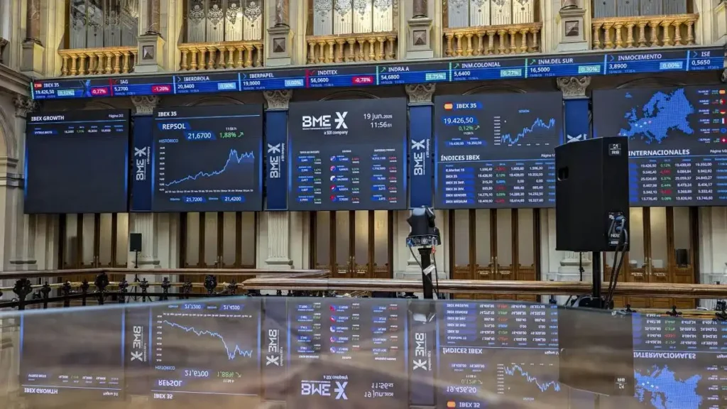 Trump amenaza con cortar el comercio con España: 4% de caída en acciones clave y 19.100 puntos en el Ibex 35